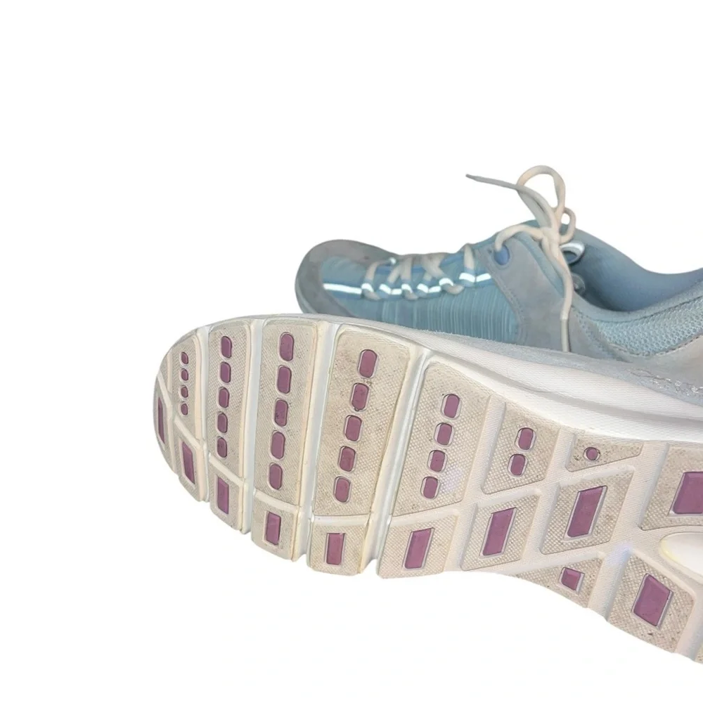 Curves Women Blue and White Sneakers